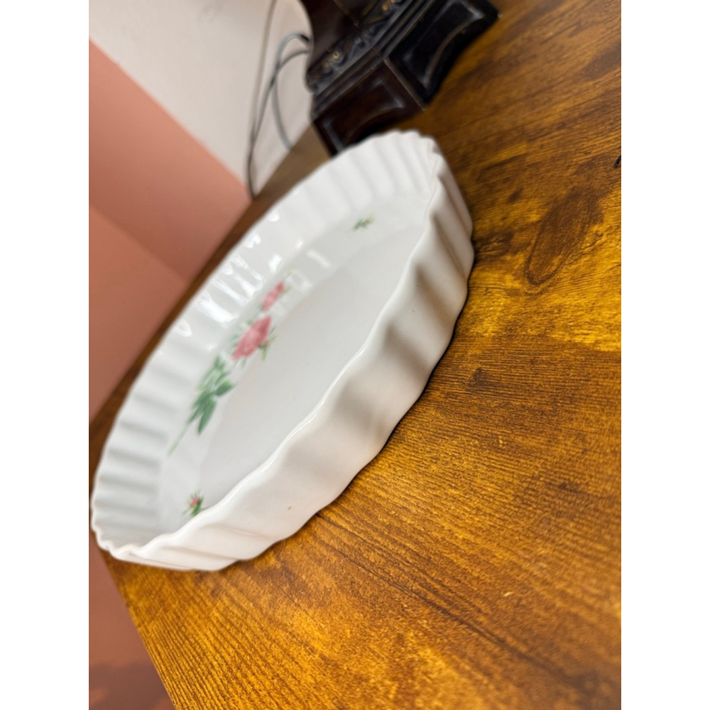 Christineholm pie plate pink roses 10 inch. One and a half inch deep. - Picture 5 of 7